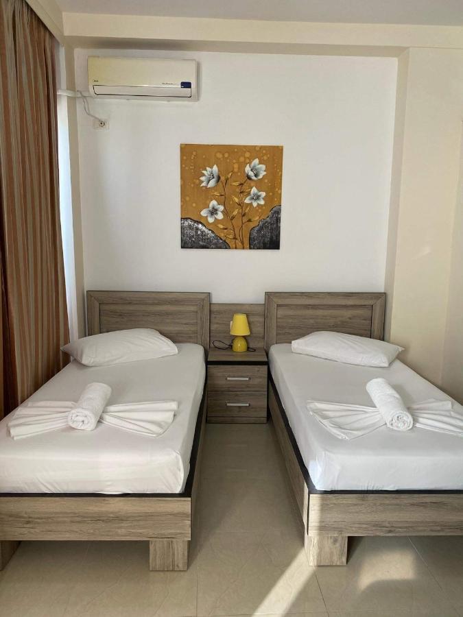 Apartamente Berti'S Garden Sarande Ngoại thất bức ảnh