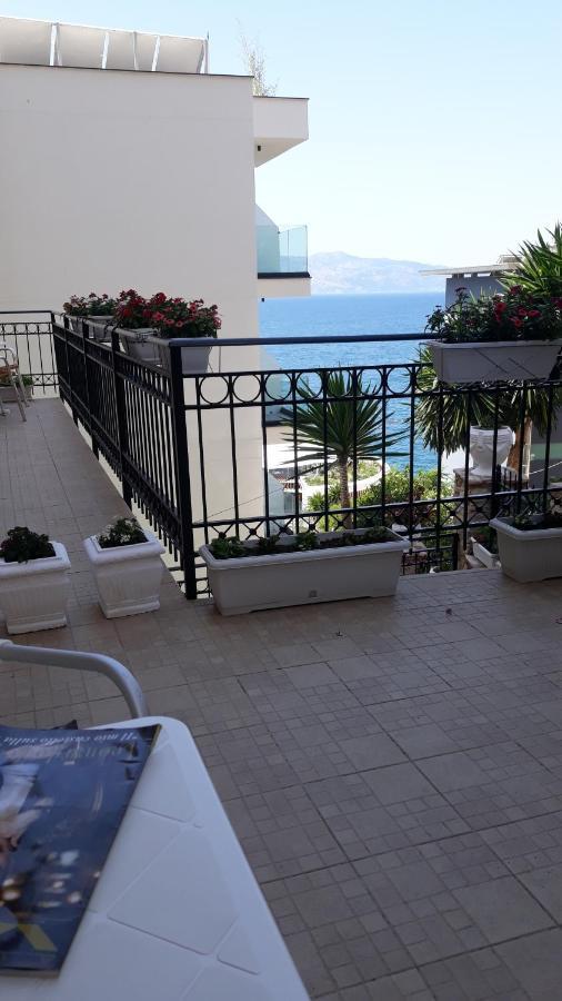 Apartamente Berti'S Garden Sarande Ngoại thất bức ảnh