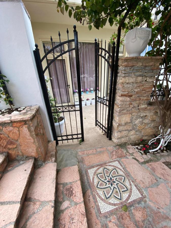 Apartamente Berti'S Garden Sarande Ngoại thất bức ảnh